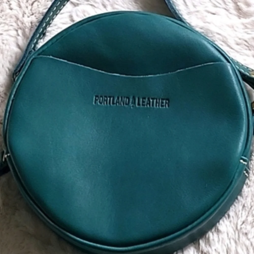 Portland Leather Peacock Teal Green Round Crossbody Bag NWOT - Picture 5 of 5